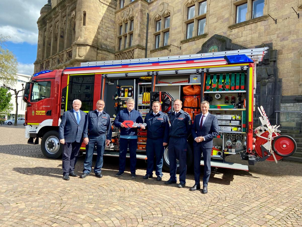 Bürgermeister Tesche übergibt neues Löschfahrzeug an die Feuerwehr